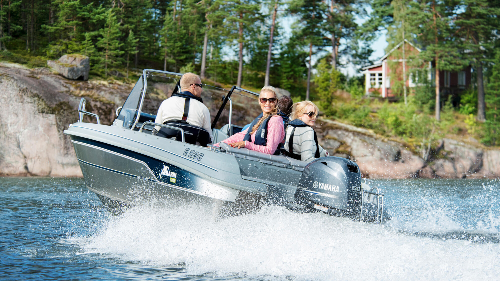 2017-Yamaha-F60-EU-2017-F60-NA-Action-005-03