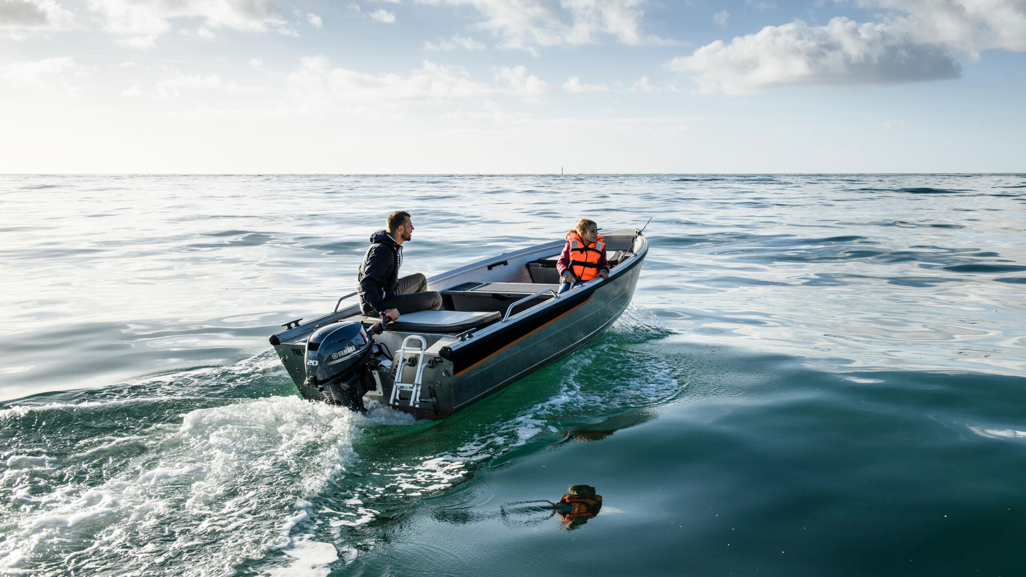 2019-Yamaha-F20-EU-Light_Grey_Metallic-Action-008-03