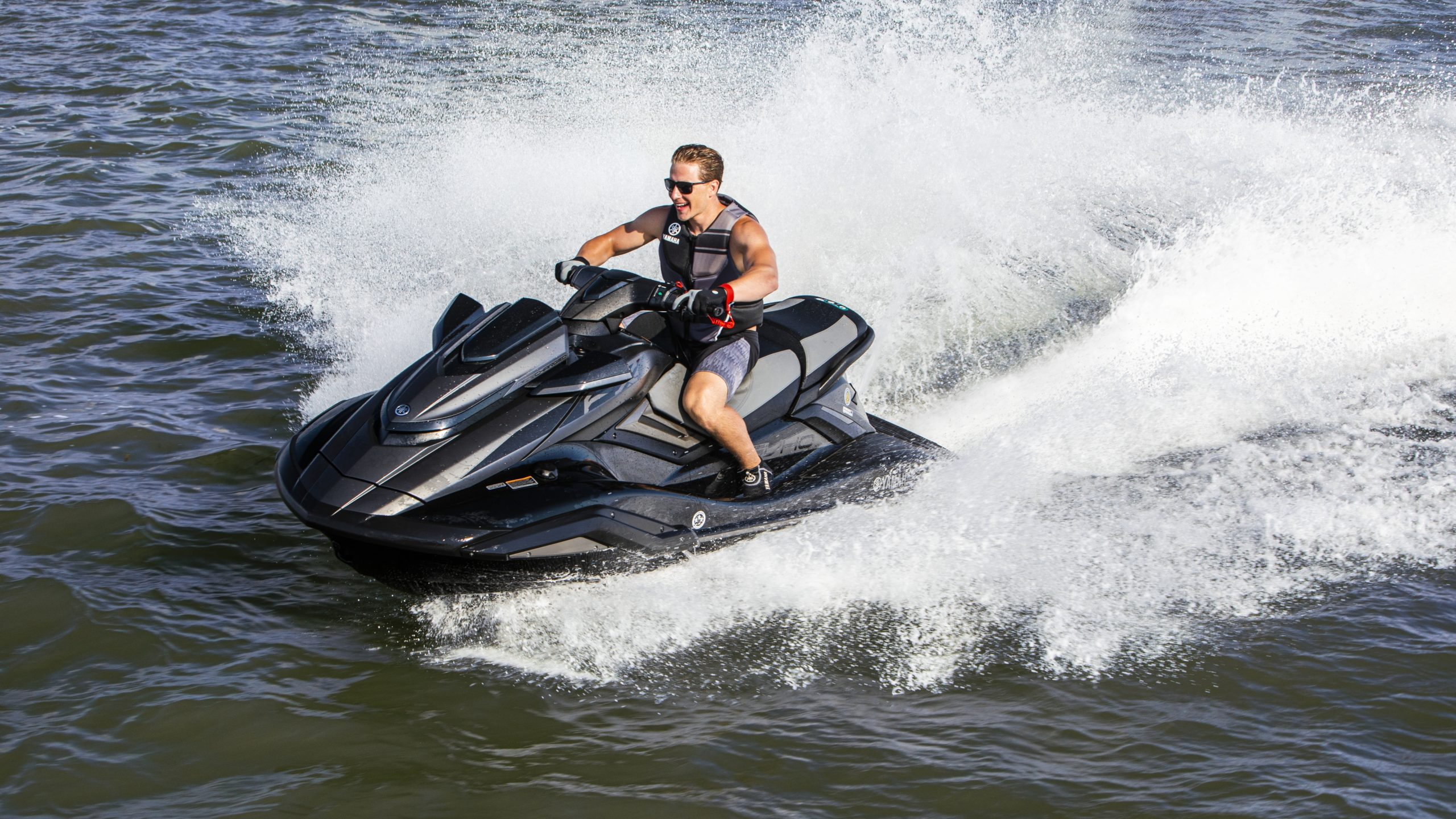 2020_YAM_FX SHO_EU_SSA_ACT_001_03-70806