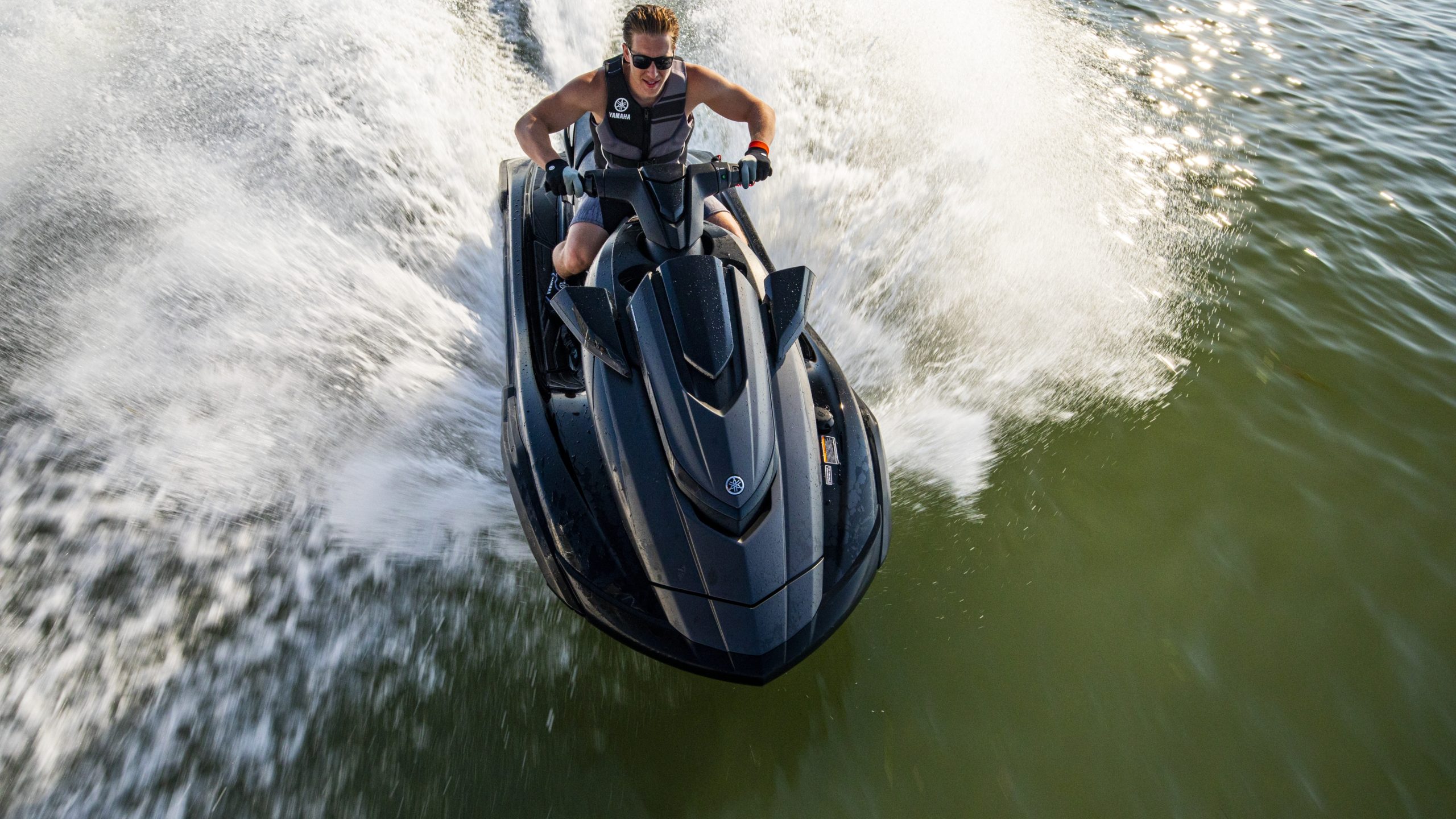 2020_YAM_FX SHO_EU_SSA_ACT_002_03-70807