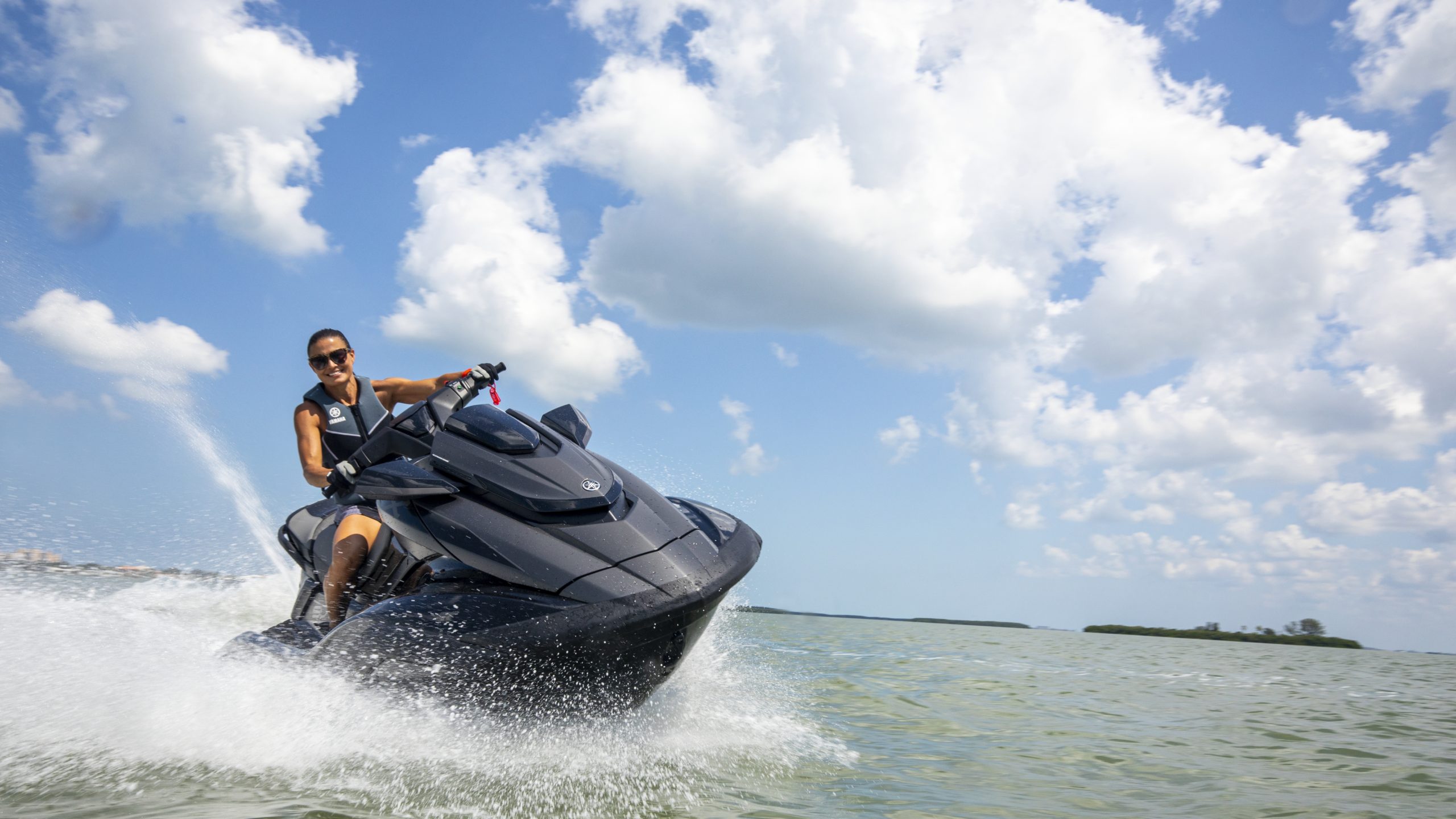 2020_YAM_FX SHO_EU_SSA_ACT_004_03-70809