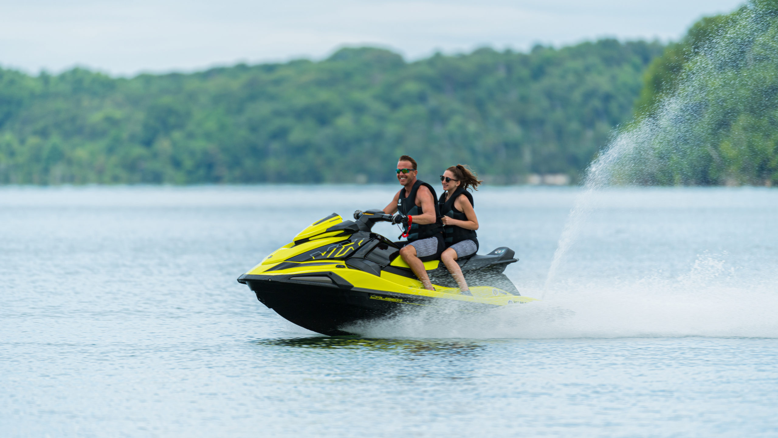 2021_YAM_VXCRUISERHO_EU_VLGS6_ACT_002_03