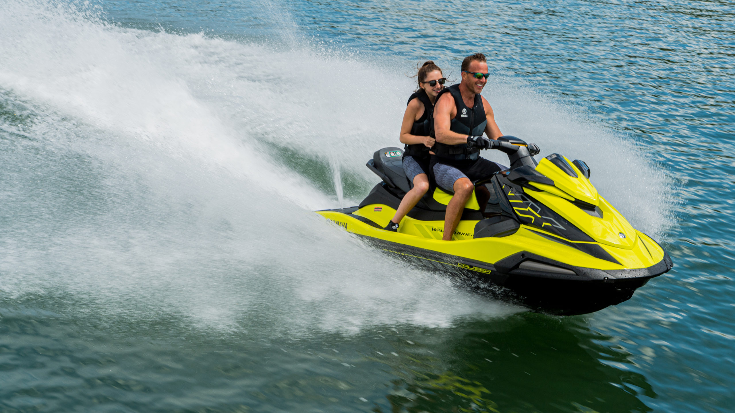 2021_YAM_VXCRUISERHO_EU_VLGS6_ACT_003_03