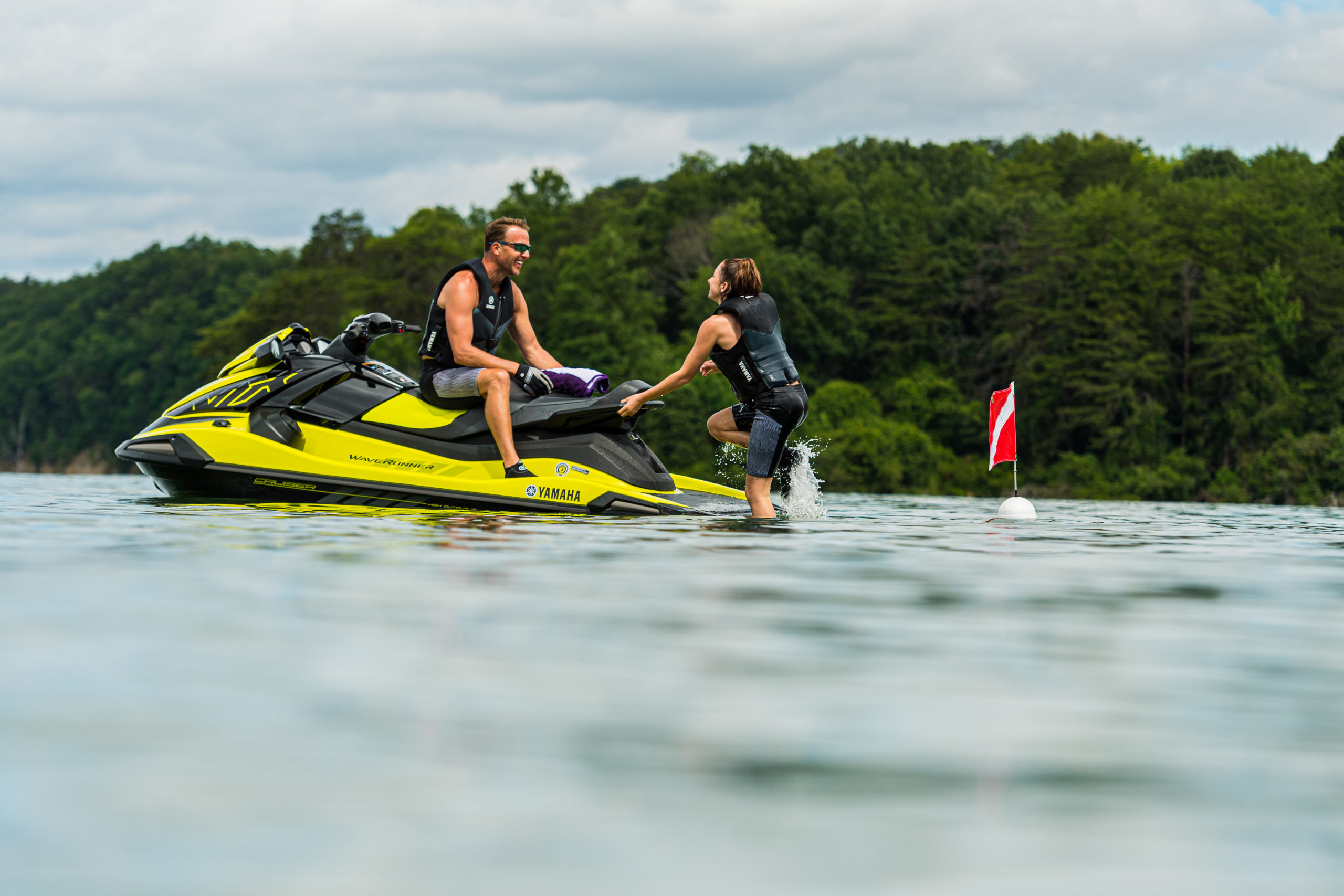 2021_YAM_VXCRUISERHO_EU_VLGS6_STA_001_03