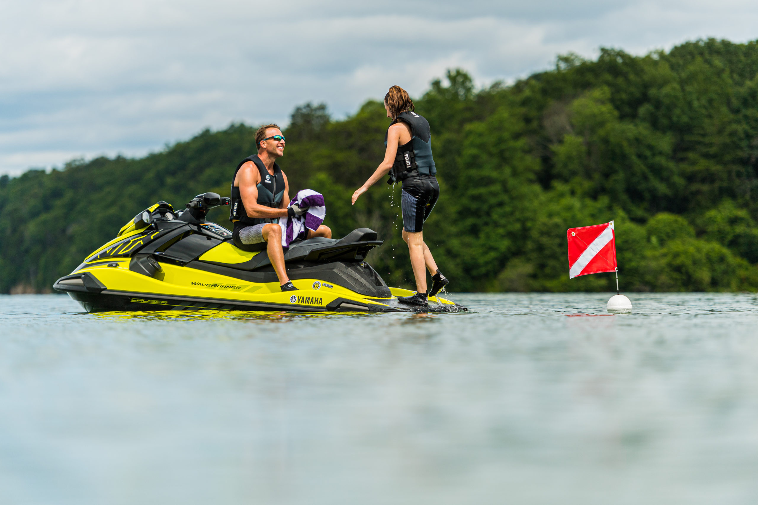 2021_YAM_VXCRUISERHO_EU_VLGS6_STA_002_03