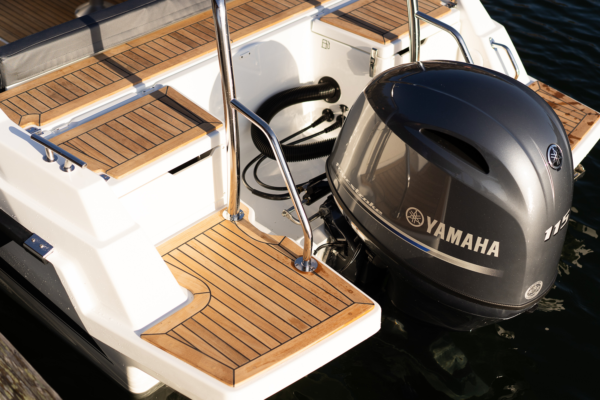 Yamarin 60 DC large bathing platforms